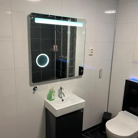 In With Jacuzzi Lejlighed