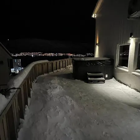 In With Jacuzzi * Tromsø