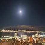 Apartment In With Jacuzzi Tromso